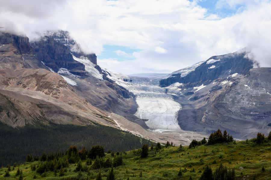 Calgary: Day Trip to Jasper with Lunch - Sunwapta Falls brings the first real drama