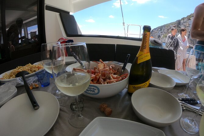 Catamaran Alghero, Catamaran Sailing Day Trip - A Sardinian lunch served aboard