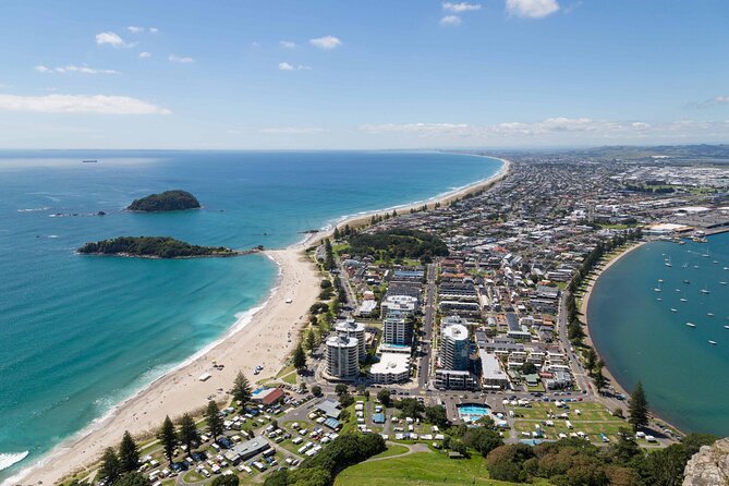 Cathedral Cove & Hot Water Beach with Lunch from Auckland - How the guides affect the day