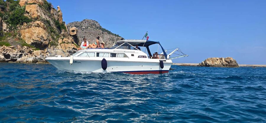 Cefalù: Coast-to-coast boat day trip with snorkeling and aperitif - Cefalù Beach and the Sicilian aperitif