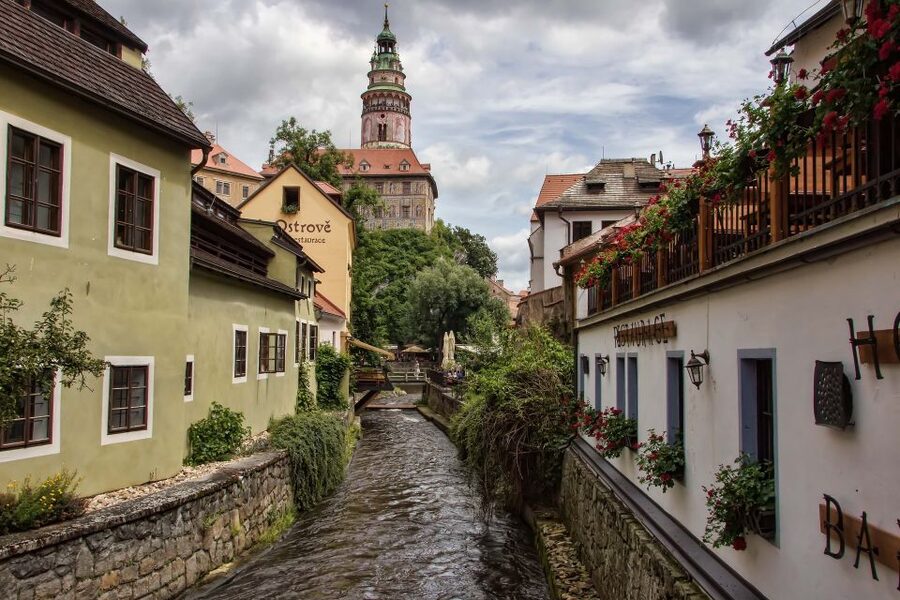 Cesky Krumlov Private Day Trip from Prague - The ride from Prague and the value of a private guide