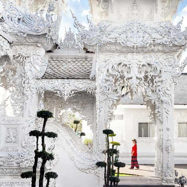 Chiang Mai: Chiang Rai Famous Temples & Hot Springs Day Trip - How the guide service may feel