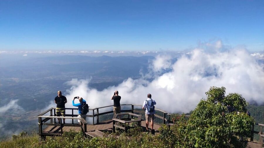 Chiang Mai: Doi Inthanon Park with Kew Mae Pan Hike Day Trip - Twin Pagodas and their carefully kept gardens