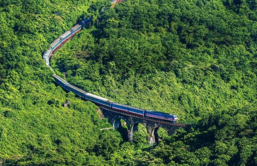 Da Nang: Hue Imperial Day Trip, Hai Van Pass Train, & Lunch - Lang Co and the switch from train to van