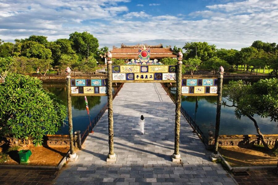 Da Nang: Imperial City of Hue Day Trip with Lunch and Ticket - A guide makes the historical details easier to follow