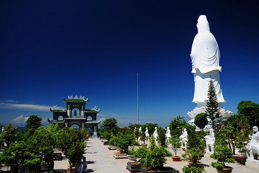 Da Nang: Lady Buddha, Marble Mountains, and Hoi An Day Trip - Hoi An Old Town before the lanterns come out