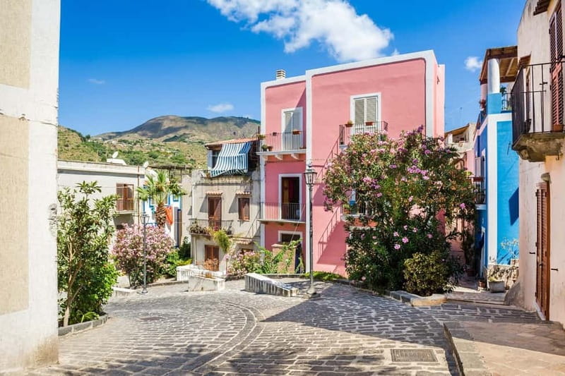 Da Tropea: Day Trip with Vulcano Lipari Stromboli - The boat schedule and what it means for you