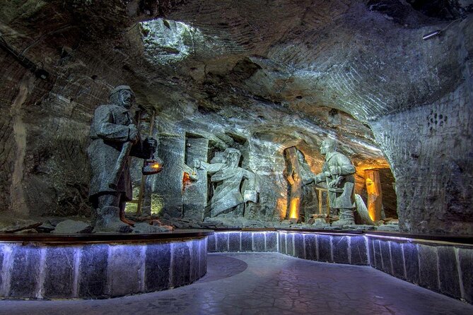 Day Trip: Auschwitz-Birkenau and Wieliczka Salt Mine from Krakow - A serious morning at Auschwitz-Birkenau