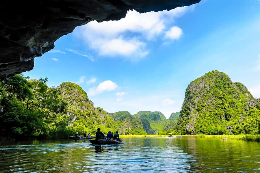 Day Trip: Hoa Lu, Trang An, Mua Cave with Transfer and Lunch - Cruising through Trang An by sampan