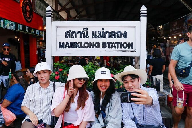 Day Trip to Bangkok Floating Market & Maeklong Railway - Why the railway market is worth the early start