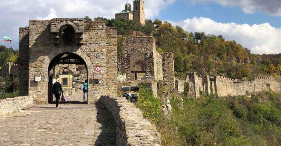 Day Trip to Bulgaria and Veliko Tarnovo from Bucharest - Veliko Tarnovo and Tsaravets Fortress