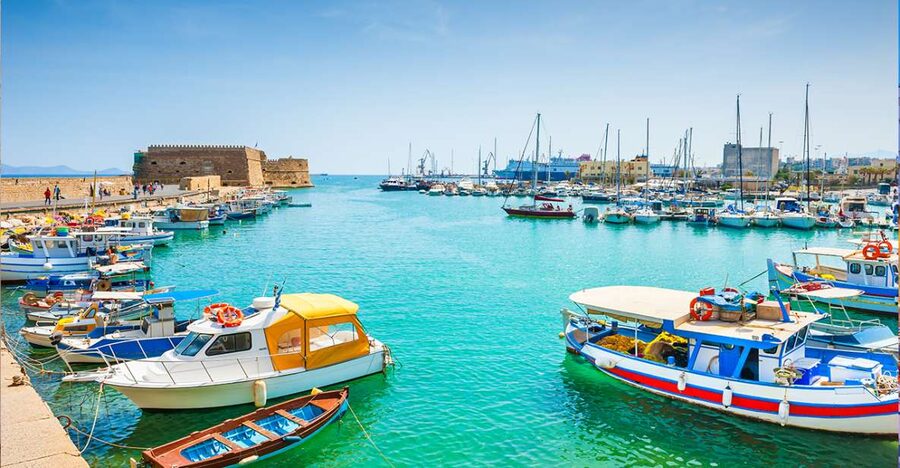 Day Trip To Heraklion City Center & Market & CretAquarium - Choosing between the museum, port, and Koules fortress