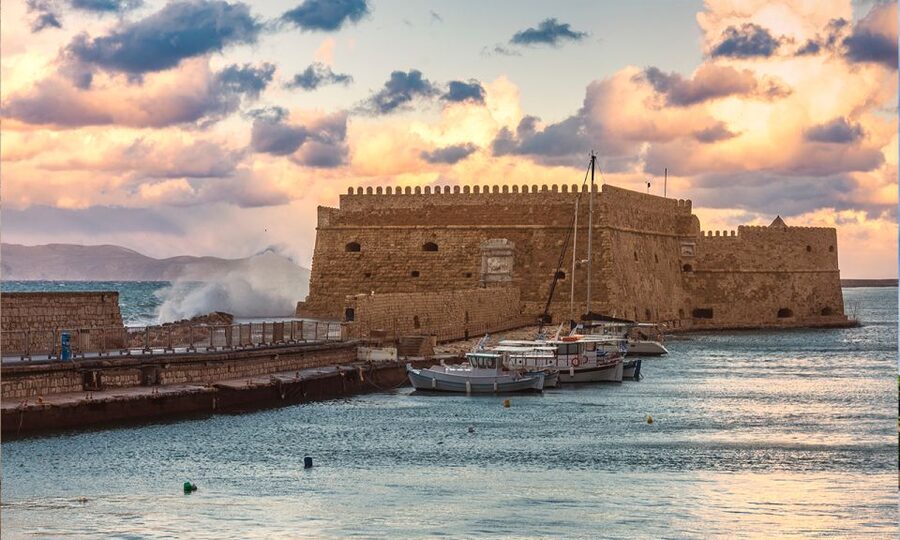 Day Trip To Heraklion City Center & Market & CretAquarium - Guides, buses, and the shape of the day