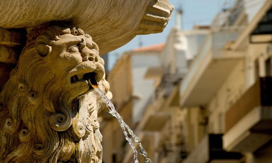 Day Trip To Heraklion City Center & Market & CretAquarium - Two hours around Liberty Square