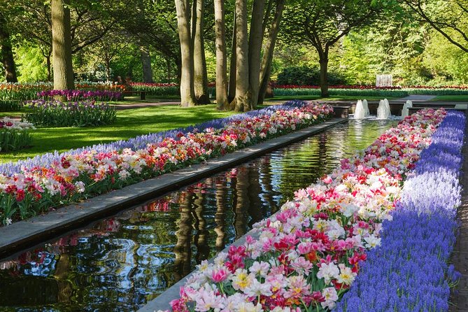 Day Trip to Keukenhof Gardens from Amsterdam with Tour Guide - The first 45 minutes inside the park