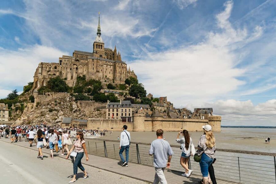 Day Trip to Mont-Saint-Michel from Paris - Lunch, shops, and free time