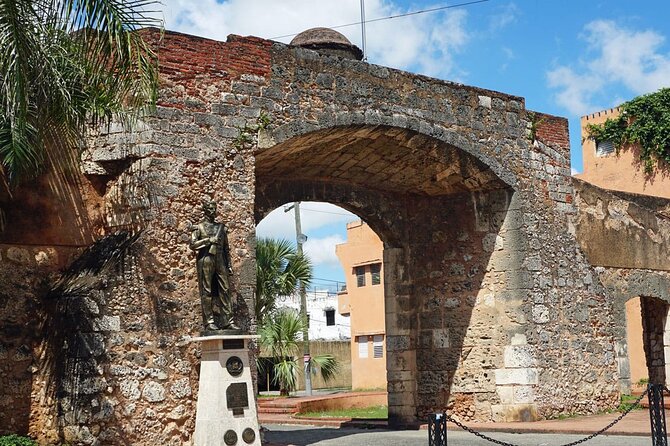 Day Trip to Santo Domingo from Punta Cana - Lunch at Mugado Restaurant