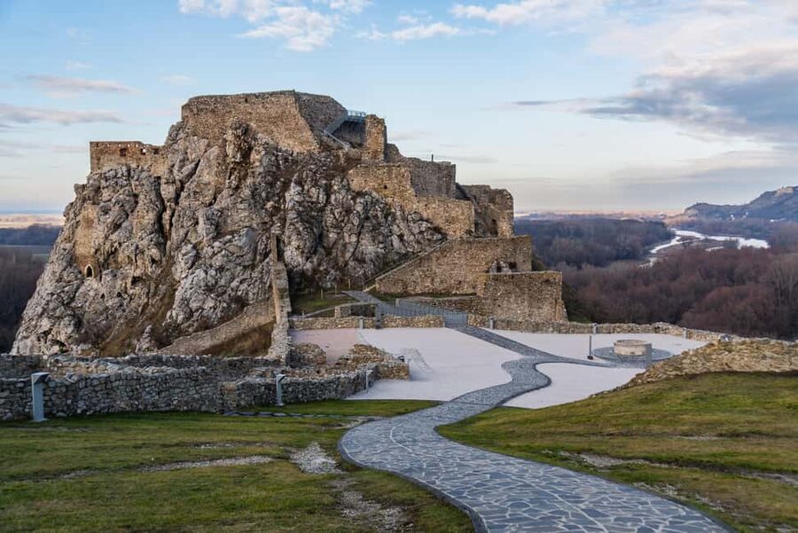 Day trips from Vienna: Bratislava and Budapest with Guide - Budapest in three hours