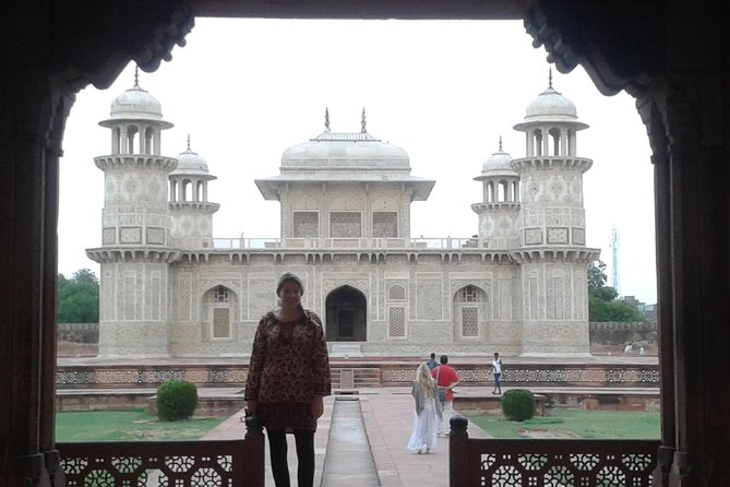 Delhi to Agra and Taj Mahal Private Day Trip by Express Train with Lunch - Agra Fort and the Mughal court