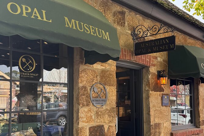 "Discover Hahndorf: Wine, Cheese, Beer, Shops & Lunch Day Trip" - What the small group and guide add