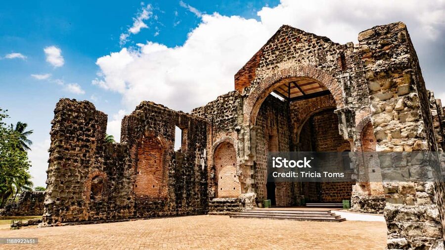 Discover Santo Domingo: A Day Trip from Punta Cana - Larimar, souvenirs, and free time on El Conde