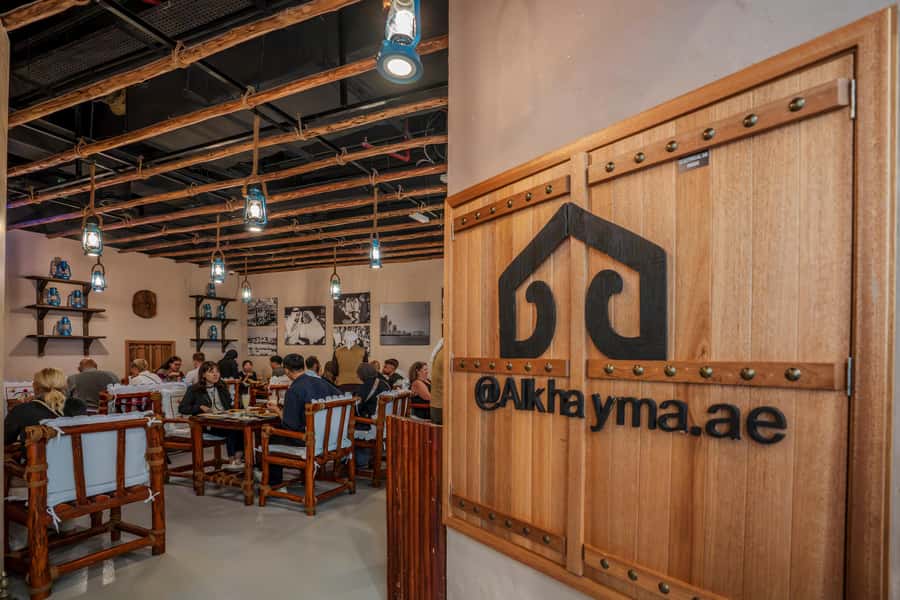 Dubai: Abu Dhabi Day-Trip Grand Mosque, Royal Palace & Lunch - Lunch at Al Khayma, or an easier food court option