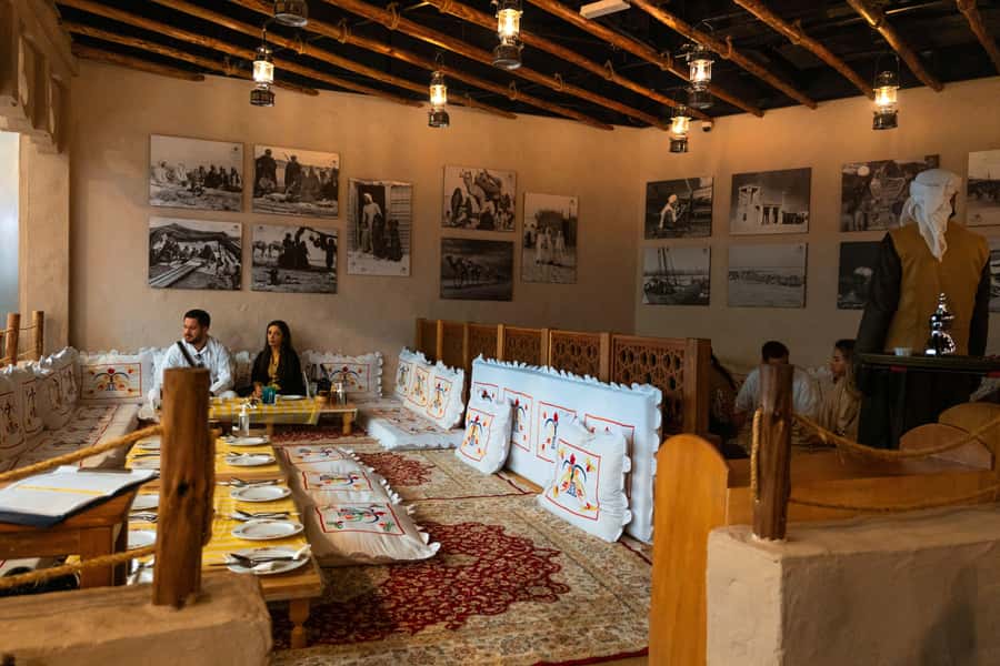 Dubai: Abu Dhabi Day-Trip Grand Mosque, Royal Palace & Lunch - Qasr Al Watan: a palace built for display
