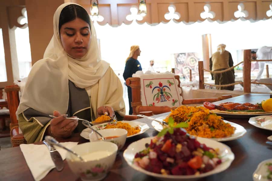 Dubai: Abu Dhabi Day-Trip Grand Mosque, Royal Palace & Lunch - Louvre Abu Dhabi: a short Saadiyat Island photo stop