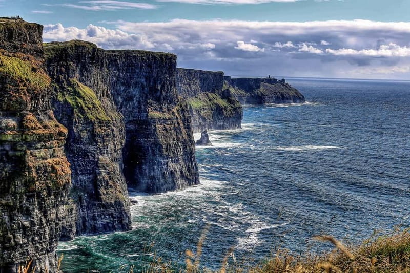 Dublin: Cliffs of Moher, Bunratty Castle and Ennis Day Trip - Guides, languages, and the feel of the day