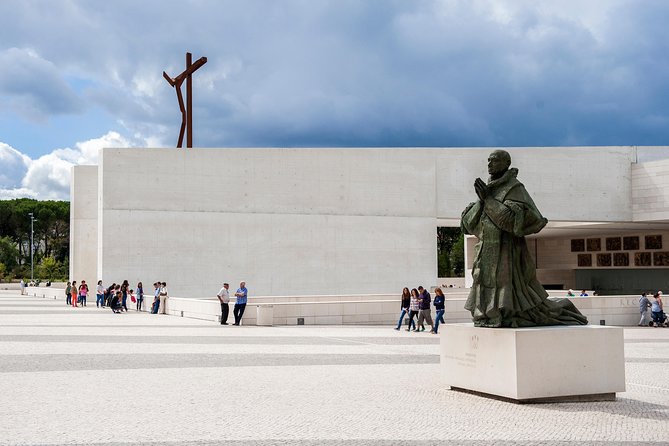 Fátima, Nazaré and Óbidos Small-Group Day Trip from Lisbon - Fátima and the story of 1917