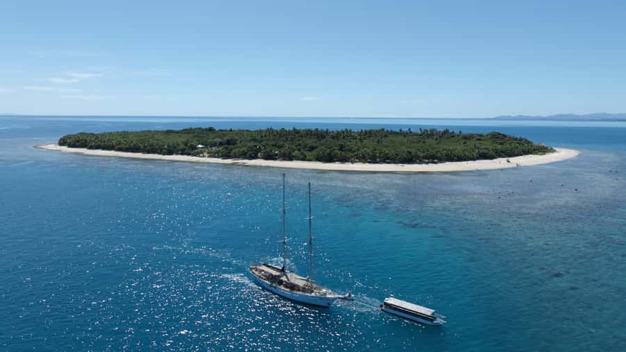 Fiji: Captain Cook Cruises - Island & Reef Day Trip - Kadavu Lailai and the first look at the reef