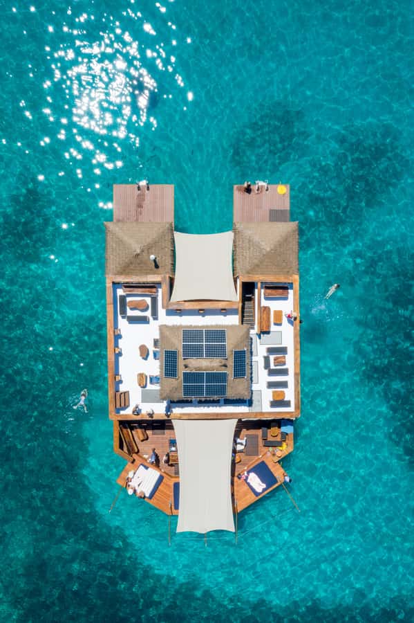 Fiji: Cloud 9 Floating Bar and Pizzeria Day Trip - Pizza, cocktails, and the $60 bar tab