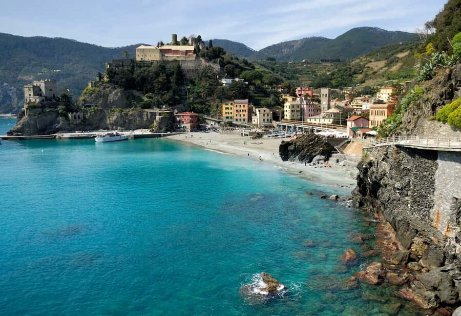 Florence: Cinque Terre Day Trip with Optional Hiking or Pisa - Corniglia and the climb into the village