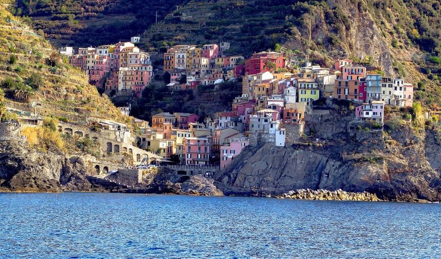 Florence: Cinque Terre Day Trip with Optional Street Food - Vernazza: allow time for the harbor