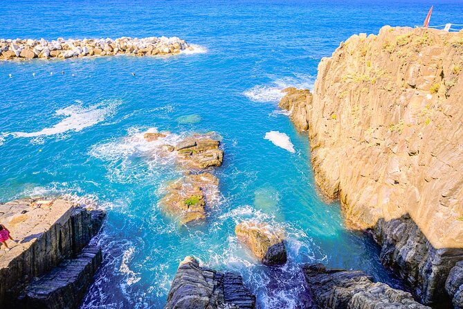 Florence: Cinque Terre Park Day Trip with Optional Street Food - Vernazza: the postcard harbor