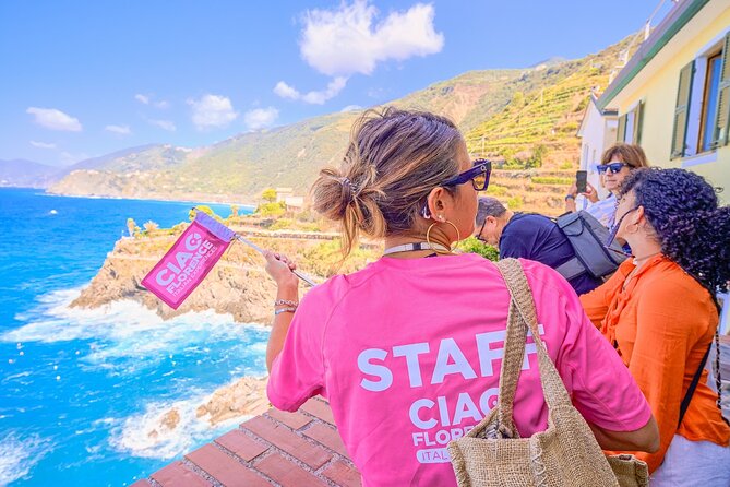 Florence: Cinque Terre Park Day Trip with Optional Street Food - Riomaggiore: a final hour above the sea
