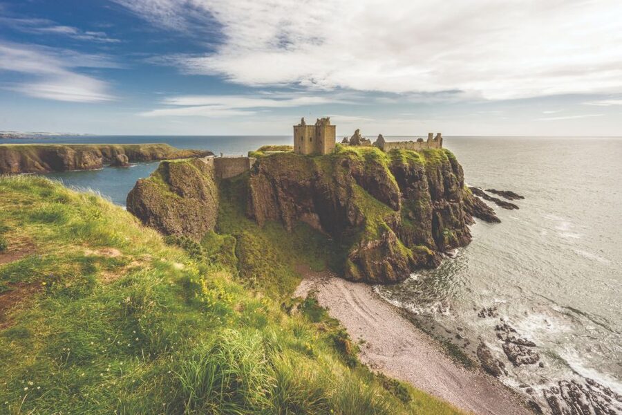 From Aberdeen: Dunnottar Castle and Cairngorms Day Trip - Braemar provides lunch and a Highland pause
