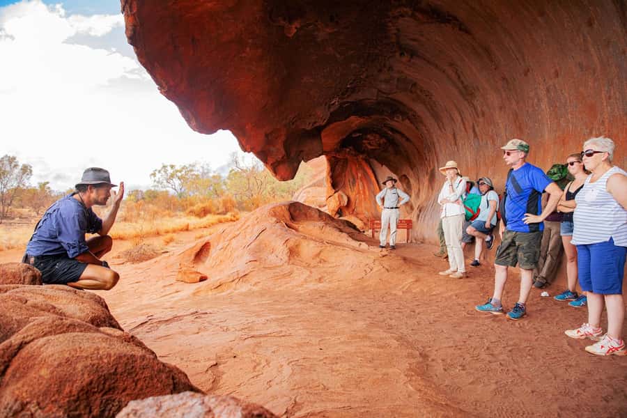 From Alice Springs: Day Trip to Uluru with BBQ Dinner - Sunset, sparkling wine, and the BBQ
