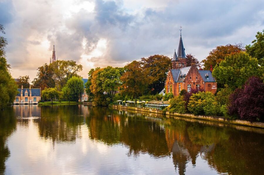 From Amsterdam: Bruges Day Trip in English with Boat Option - Who should book this Bruges day trip?