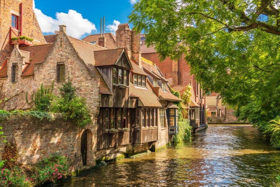 From Amsterdam: Bruges Day Trip in Spanish with Boat Option - Meeting the bus near Aloha Bowling