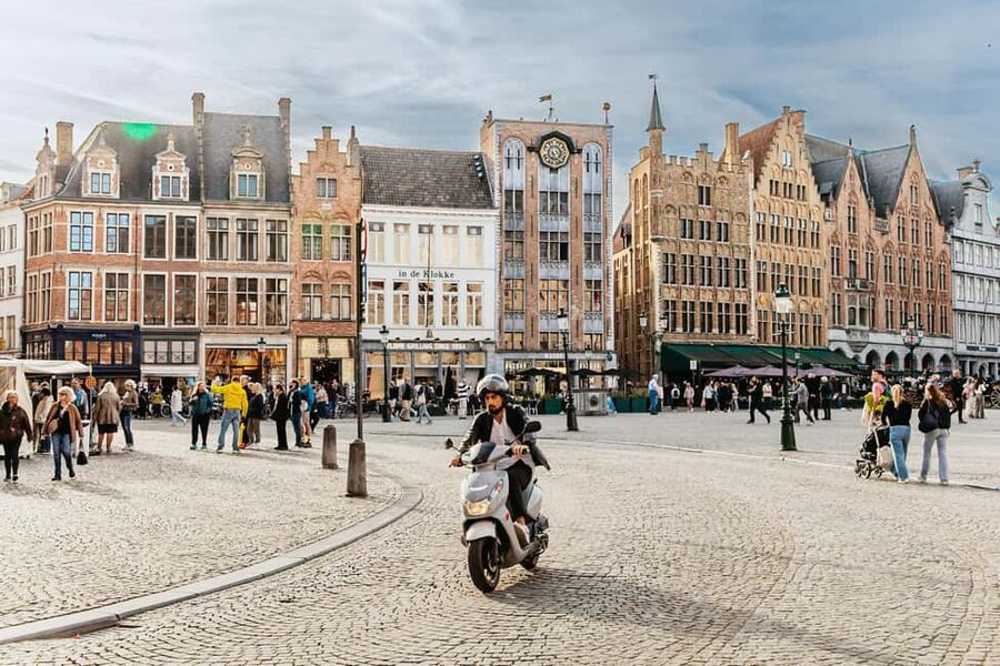 From Amsterdam: Day Trip to the Charming Brussels and Bruges - Making the most of two hours in Brussels