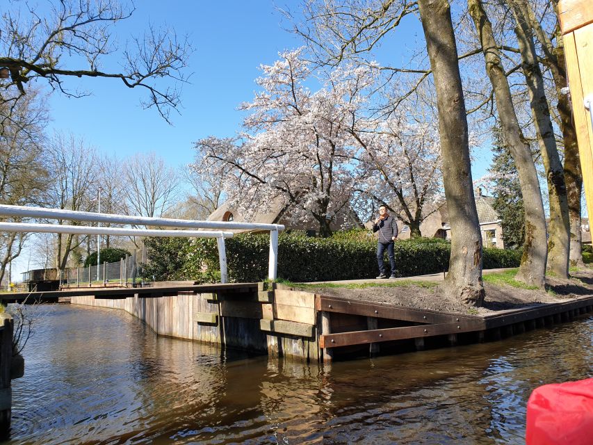 From Amsterdam: Giethoorn Day Trip with Small Electric Boat - Lunch and Two Hours to Set Your Own Pace