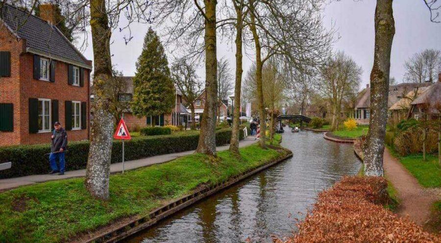 From Amsterdam: Giethoorn Guided Day Trip with Canal Cruise - Key points to know before booking