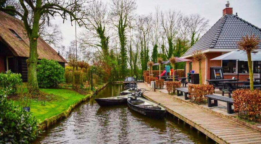 From Amsterdam: Giethoorn Guided Day Trip with Canal Cruise - Making the most of the free time