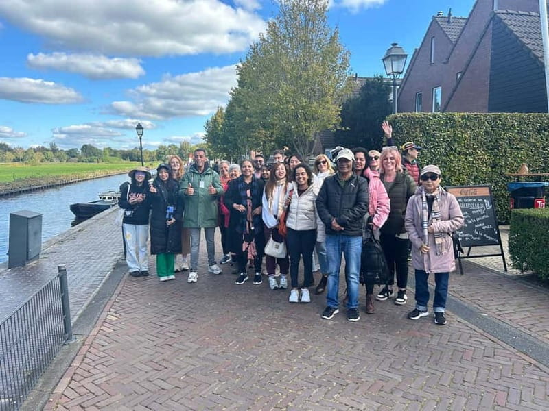 From Amsterdam to Giethoorn Day Trip - The one-hour boat ride through Giethoorn