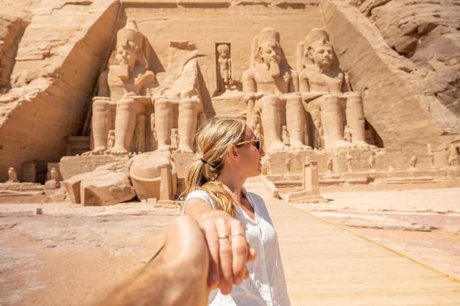 From Aswan: Abu Simbel Temple Day Trip with Hotel Pickup - Arriving at the Great Temple of Ramesses II