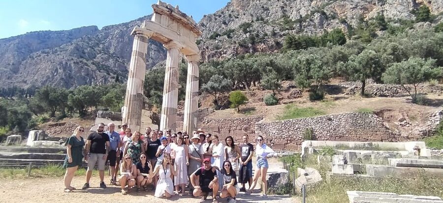From Athens: Delphi Day Trip & Arachova Village Stop - The road to Delphi and the bus experience