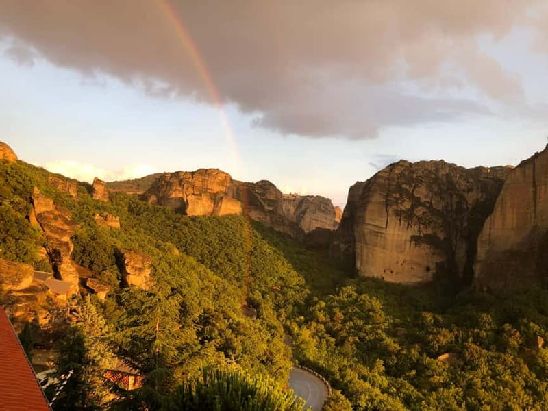 From Athens: Meteora Caves & Monasteries Day Trip by Train - Kastraki lunch and a useful pause