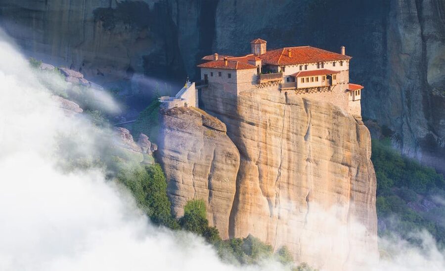 From Athens: Meteora Full-Day Trip with Guide on Luxury Bus - The long ride through mainland Greece