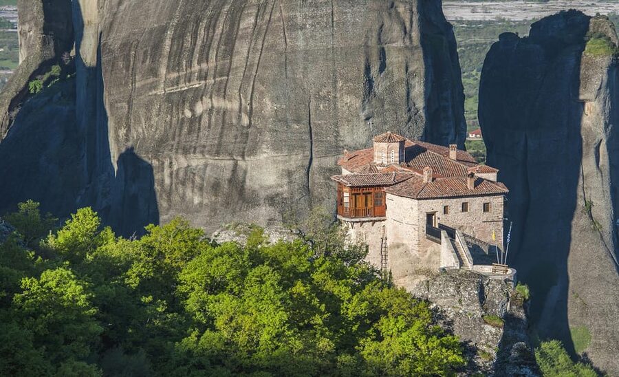 From Athens: Meteora Full-Day Trip with Guide on Luxury Bus - First views of Meteora’s rock towers